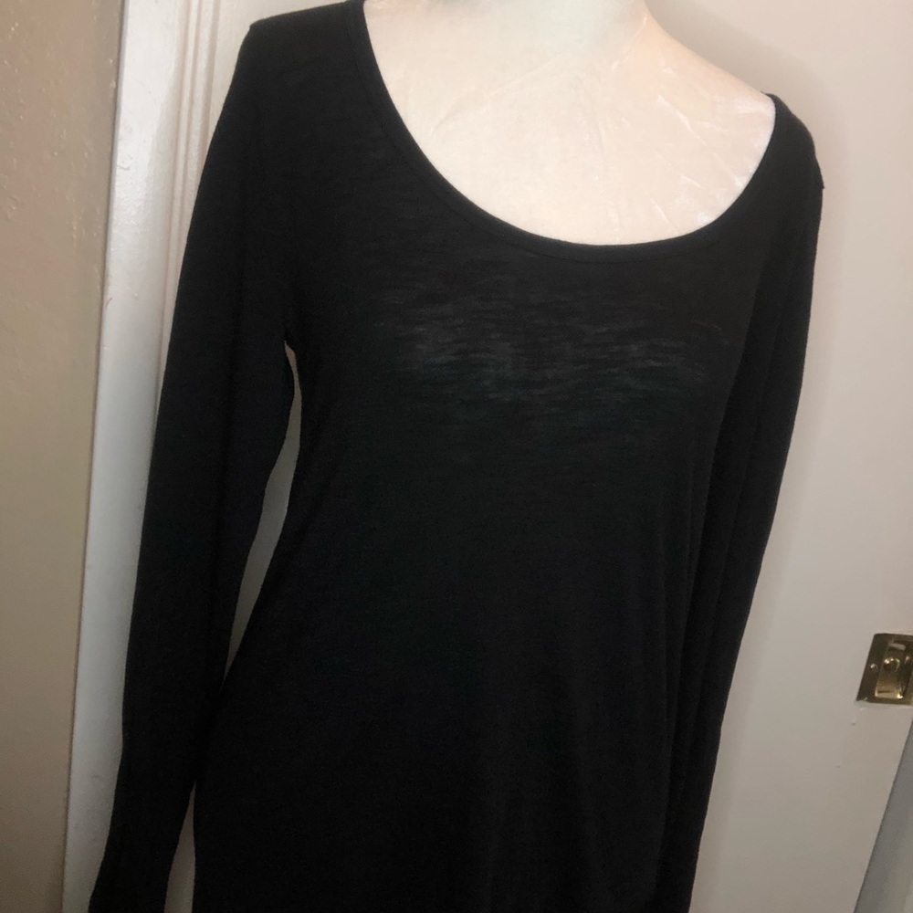 Sz S VS Black Long sleeve cut out back top